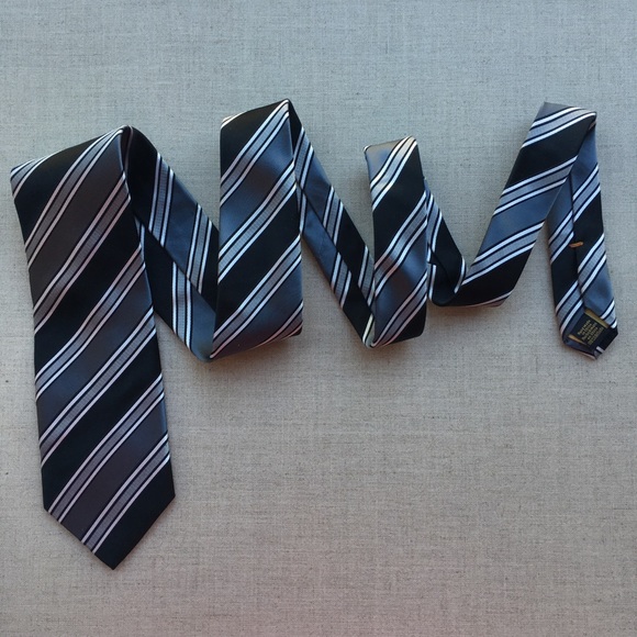 Donald Trump Grey Striped Silk Tie - Picture 5 of 5
